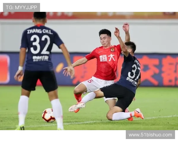 恒大与上港激战加时赛决胜时刻的精彩对决与情感交织 恒大与上港激战加时赛决胜时刻的精彩对决与情感交织