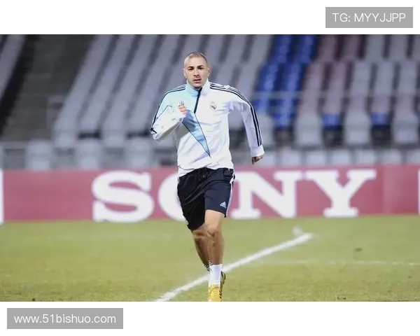 本泽马的传奇之路:从青涩少年到世界足球巨星的成长历程 本泽马的传奇之路:从青涩少年到世界足球巨星的成长历程